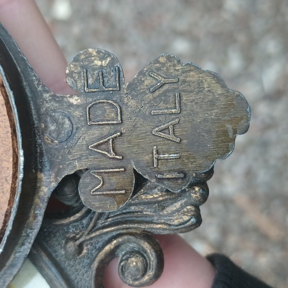 VTG (2) Brass Oval Wall Decor - Picture 9 of 13